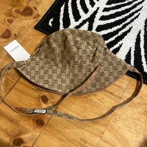 Tan signature GG bucket hat with logo